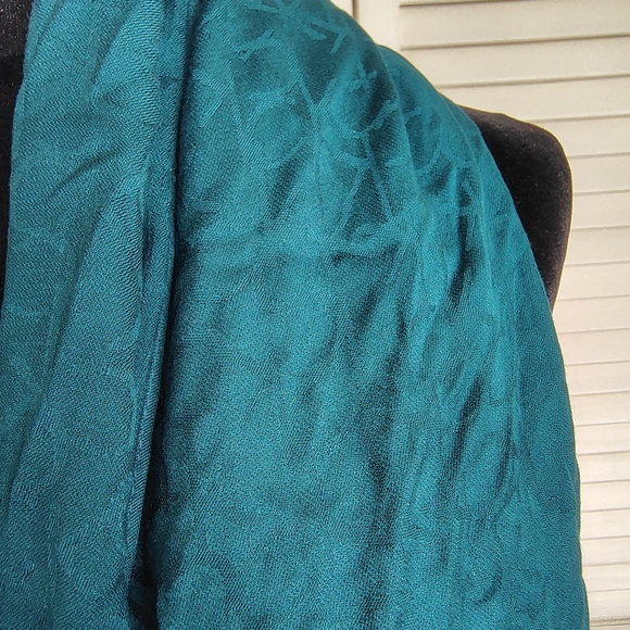 Calvin Klein Deep Teal Blue Scarf – Luxe Lightweight Wrap OS - Picture 5 of 5